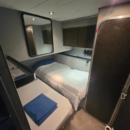 Moonlight Lady, Our Secret On The Med! 船上ホテル