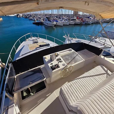 船上ホテル Moonlight Lady, Our Secret On The Med! トレビエハ