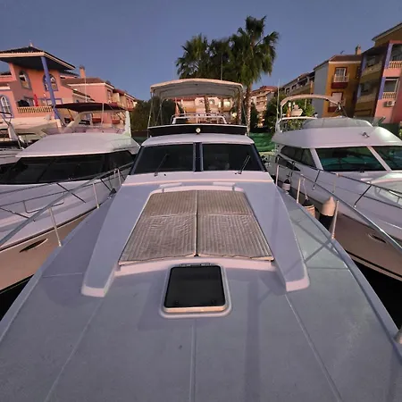 船上ホテル Moonlight Lady, Our Secret On The Med! トレビエハ