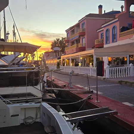 船上ホテル Moonlight Lady, Our Secret On The Med!