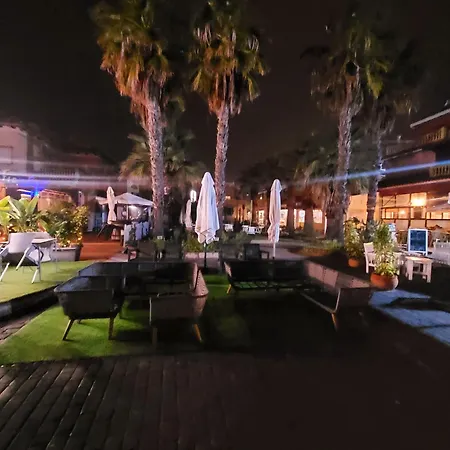 Moonlight Lady, Our Secret On The Med! 船上ホテル